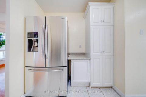 Photo 10 at 699 Jackson Court, Leslie Valley, Newmarket