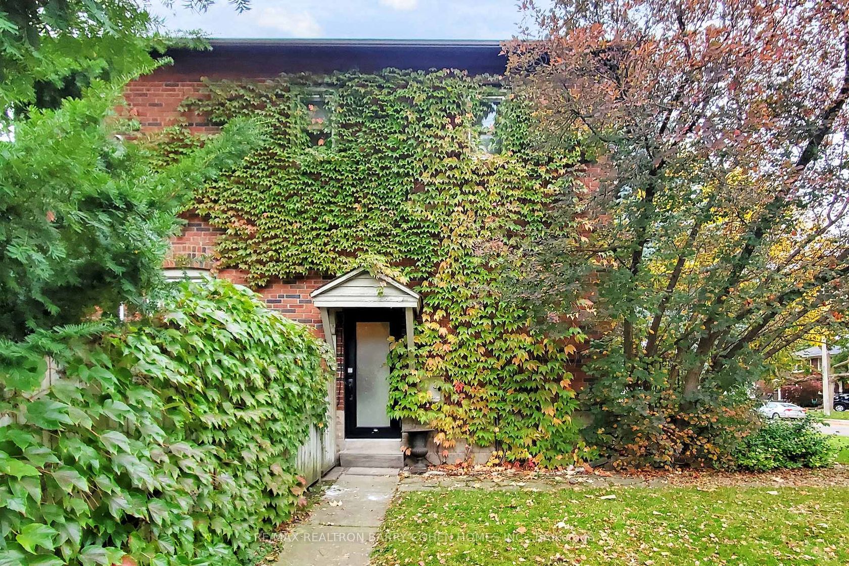 Photo 3 at 155 Parkhurst Boulevard, Leaside, Toronto Photo 3 at 155 Parkhurst Boulevard, Leaside, Toronto