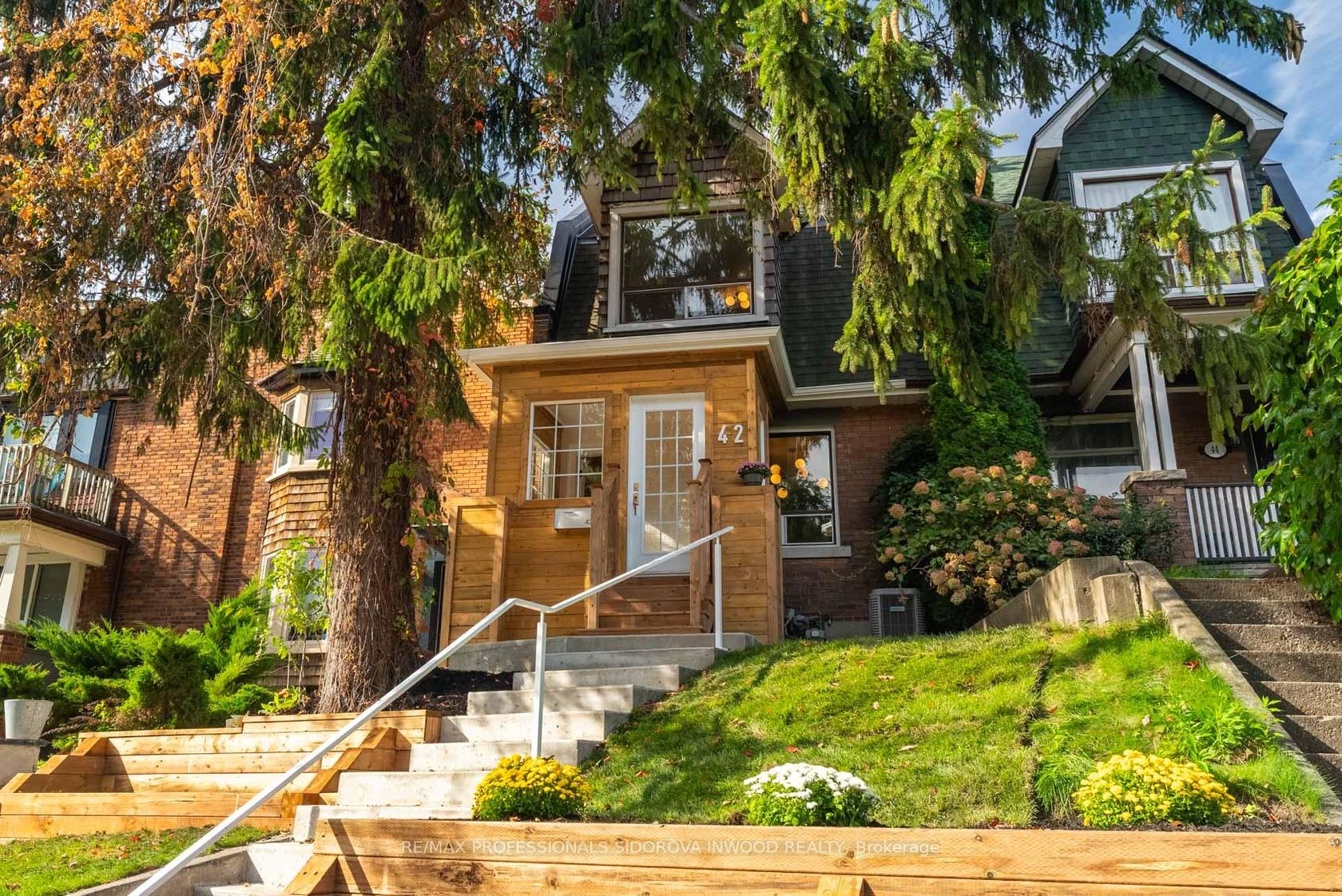 42 Indian Road, Swansea, Toronto 