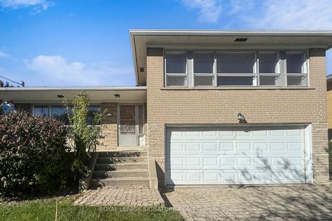 Photo 2 at 410 Patricia Avenue, Newtonbrook West, Toronto