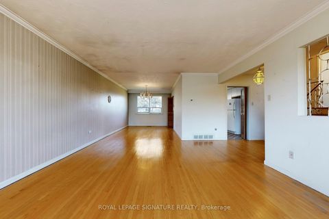 Photo 3 at 410 Patricia Avenue, Newtonbrook West, Toronto