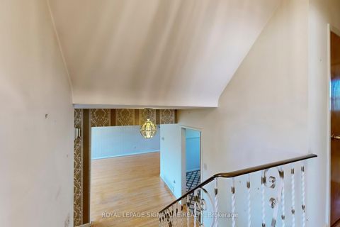 Photo 15 at 410 Patricia Avenue, Newtonbrook West, Toronto