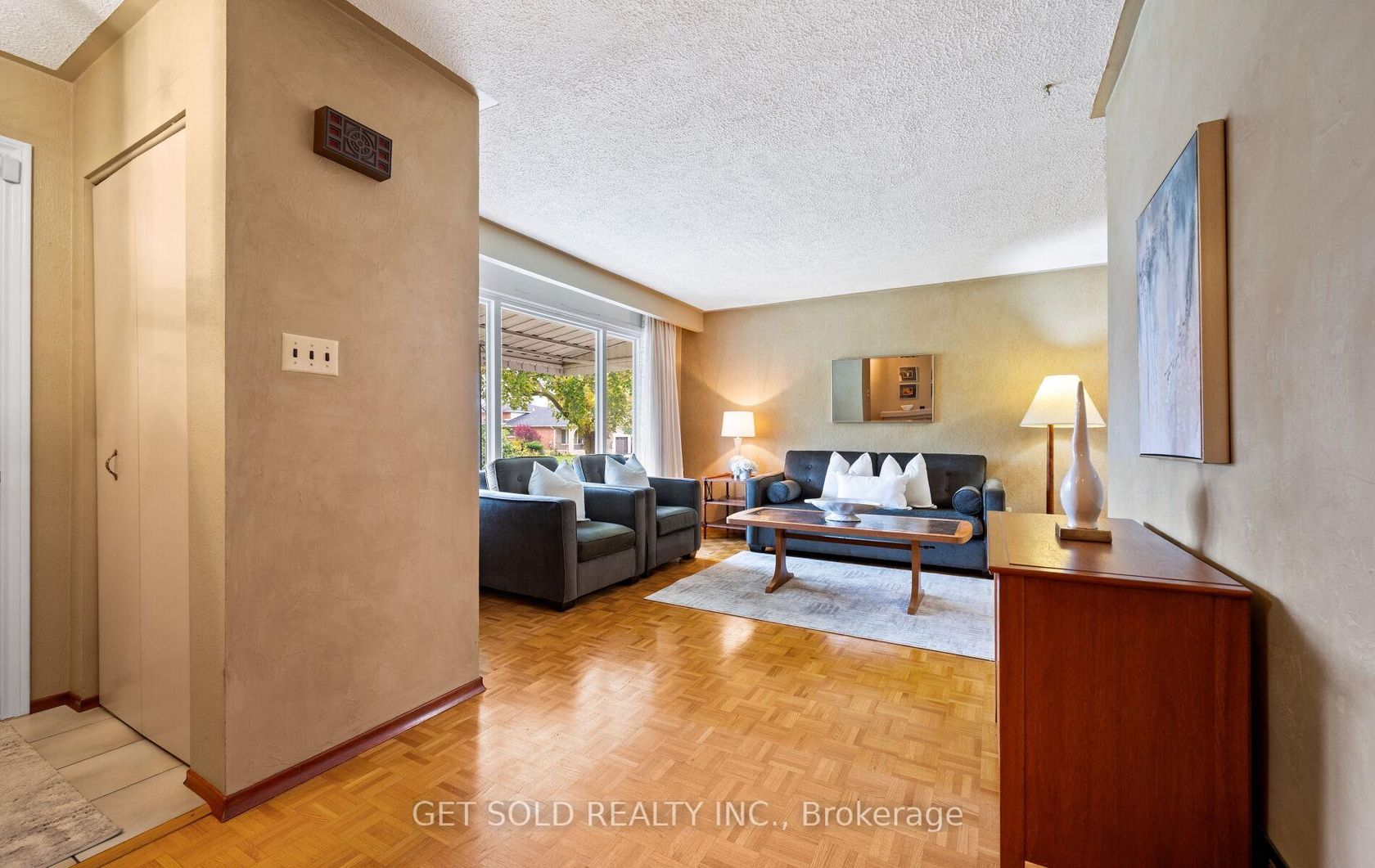 Photo 2 at 14 Turnvale Road, Clairville, Toronto Photo 2 at 14 Turnvale Road, Clairville, Toronto