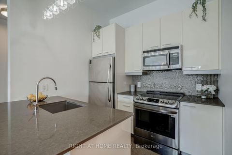 Photo 5 at 409 - 569 King Street E, Moss Park, Toronto