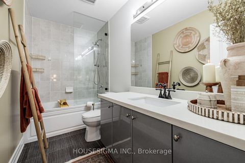 Photo 11 at 46 Vedette Way, Vellore Village, Vaughan