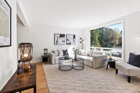 Photo 2 at 29 Veery Place, Don Mills, Toronto