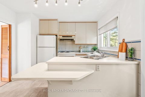 Photo 8 at 29 Veery Place, Don Mills, Toronto