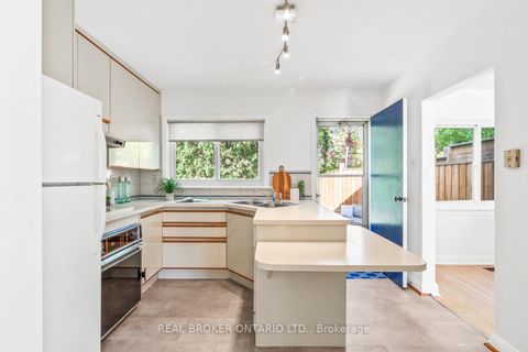 Photo 9 at 29 Veery Place, Don Mills, Toronto
