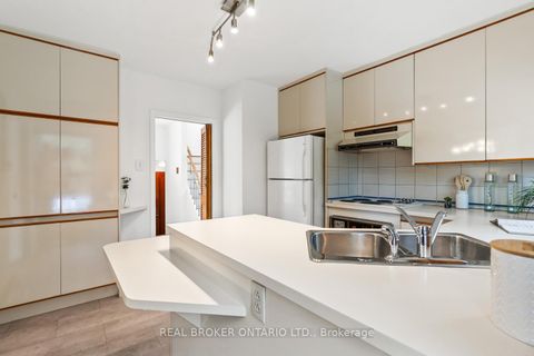 Photo 10 at 29 Veery Place, Don Mills, Toronto