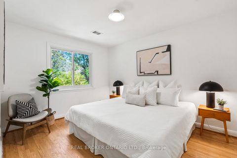 Photo 11 at 29 Veery Place, Don Mills, Toronto
