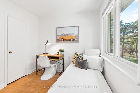 Photo 17 at 29 Veery Place, Don Mills, Toronto