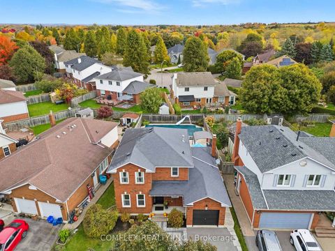 Photo 4 at 16 Orchard Park Drive, Bowmanville, Clarington