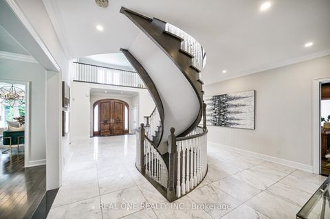 Photo 8 at 26 Clarendon Drive, Bayview Hill, Richmond Hill