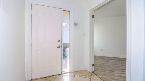 Photo 1 at 194 Kozlov Street, West Bayfield, Barrie