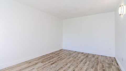 Photo 13 at 194 Kozlov Street, West Bayfield, Barrie