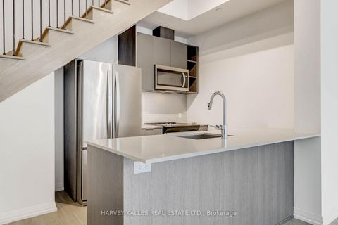 Photo 3 at TH104 - 25 Holly Street, Mount Pleasant West, Toronto