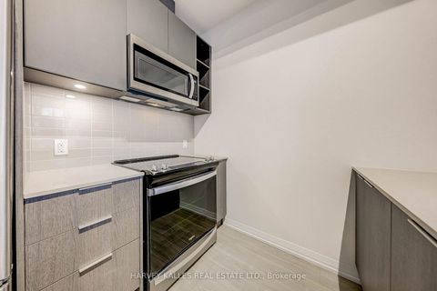 Photo 9 at TH104 - 25 Holly Street, Mount Pleasant West, Toronto