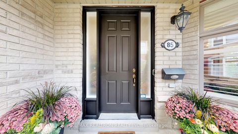 Photo 3 at 85 Vittorio De Luca Drive, East Woodbridge, Vaughan