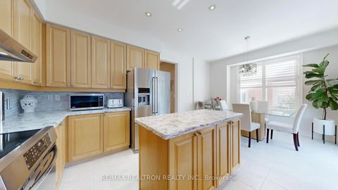 Photo 13 at 85 Vittorio De Luca Drive, East Woodbridge, Vaughan