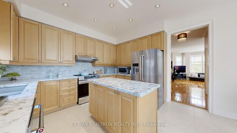 Photo 14 at 85 Vittorio De Luca Drive, East Woodbridge, Vaughan