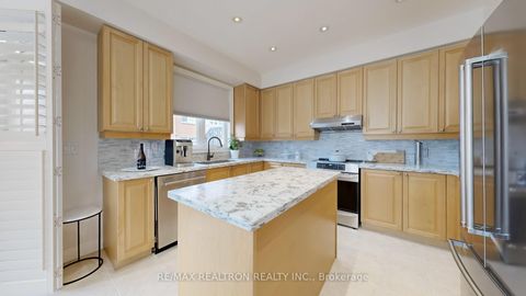 Photo 15 at 85 Vittorio De Luca Drive, East Woodbridge, Vaughan