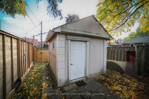 Photo 6 at 11 Chestnut Hills Crescent, Humber Valley, Toronto
