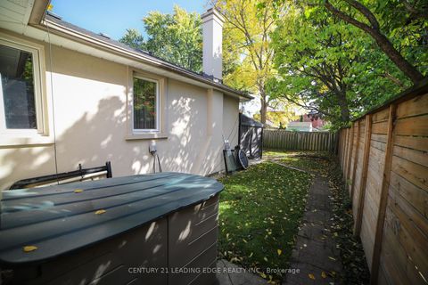 Photo 10 at 11 Chestnut Hills Crescent, Humber Valley, Toronto