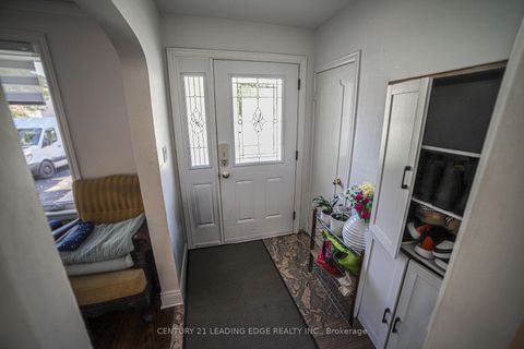 Photo 11 at 11 Chestnut Hills Crescent, Humber Valley, Toronto
