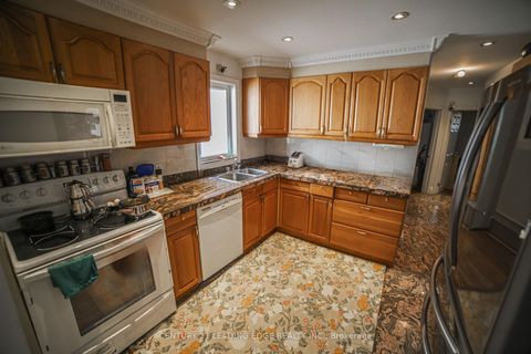 Photo 12 at 11 Chestnut Hills Crescent, Humber Valley, Toronto Photo 12 at 11 Chestnut Hills Crescent, Humber Valley, Toronto