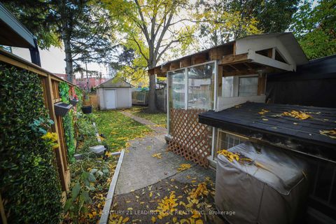 Photo 33 at 11 Chestnut Hills Crescent, Humber Valley, Toronto