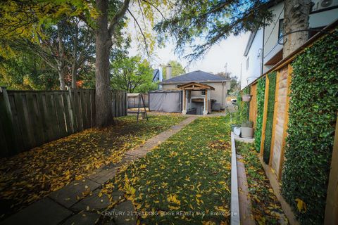 Photo 35 at 11 Chestnut Hills Crescent, Humber Valley, Toronto