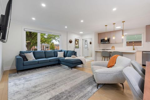 Photo 6 at 38 Vauxhall Drive, Dorset Park, Toronto