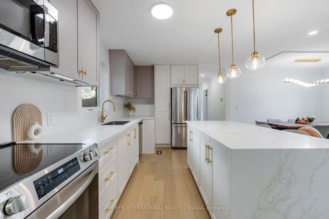 Photo 12 at 38 Vauxhall Drive, Dorset Park, Toronto