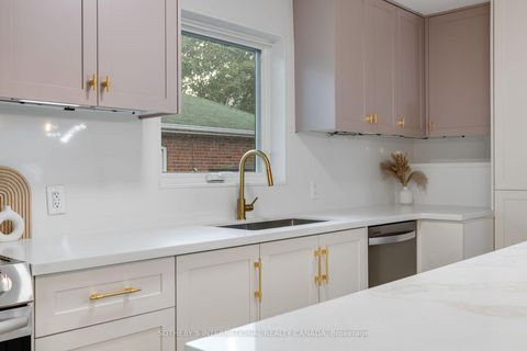 Photo 13 at 38 Vauxhall Drive, Dorset Park, Toronto