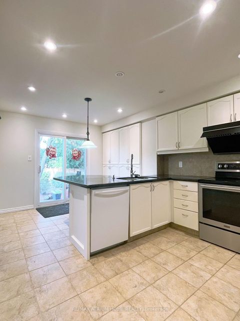 Photo 3 at 1554 Parish Lane, GA Glen Abbey, Oakville