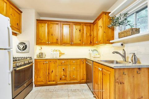 Photo 8 at 437 Davisville Avenue, Mount Pleasant East, Toronto