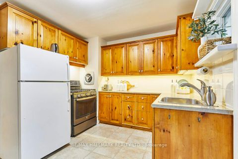 Photo 9 at 437 Davisville Avenue, Mount Pleasant East, Toronto