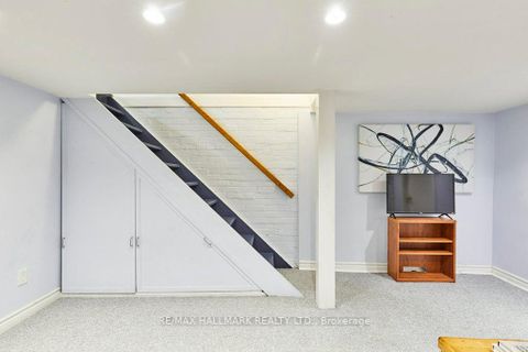 Photo 21 at 437 Davisville Avenue, Mount Pleasant East, Toronto
