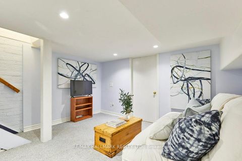 Photo 22 at 437 Davisville Avenue, Mount Pleasant East, Toronto