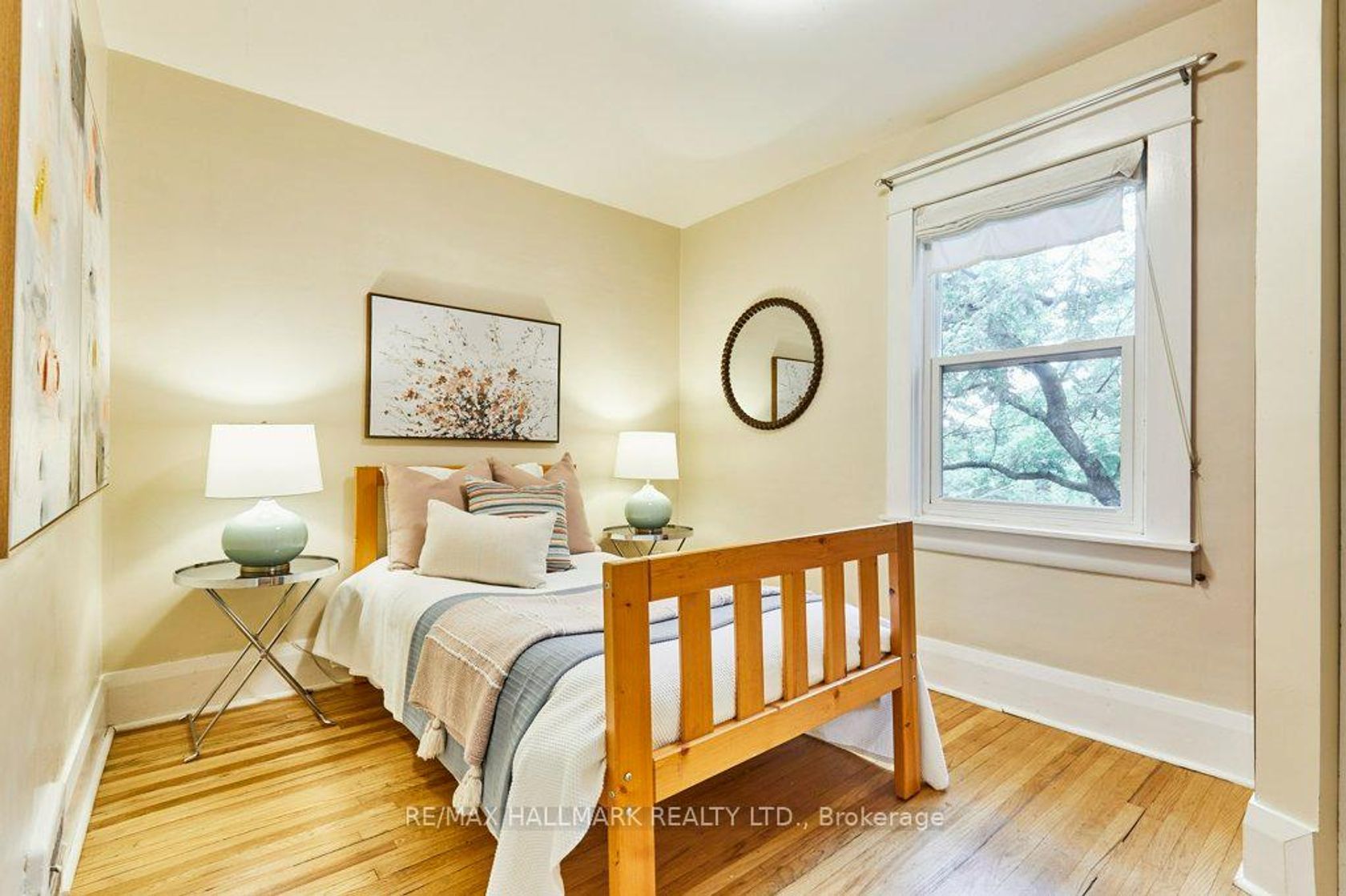 Photo 15 at 437 Davisville Avenue, Mount Pleasant East, Toronto Photo 15 at 437 Davisville Avenue, Mount Pleasant East, Toronto