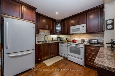 Photo 4 at 7 - 90 Sovereigns Gate, Shore, Barrie