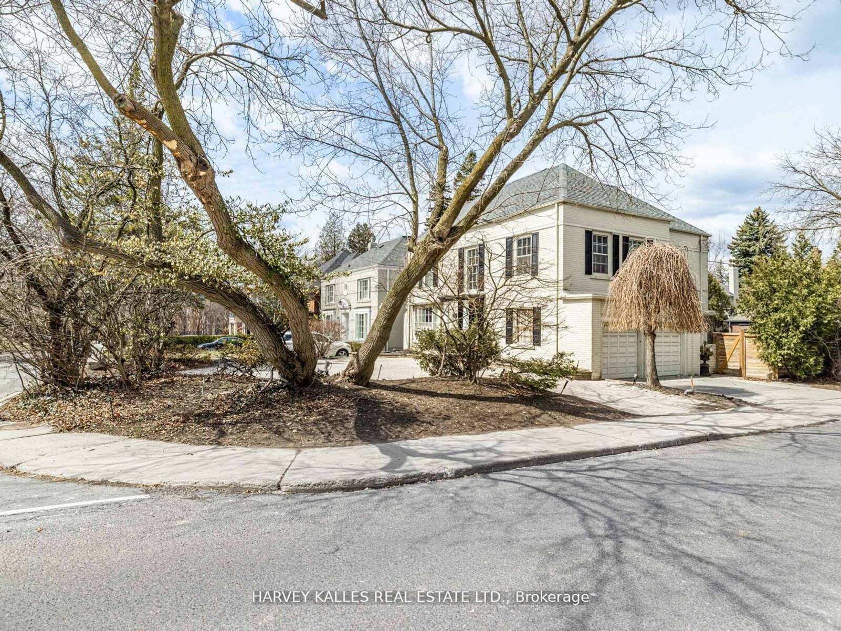 Photo 6 at 2 Silverwood Avenue, Forest Hill South, Toronto Photo 6 at 2 Silverwood Avenue, Forest Hill South, Toronto