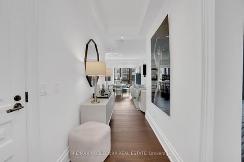 Photo 2 at 404 - 4 The Kingsway, Kingsway South, Toronto