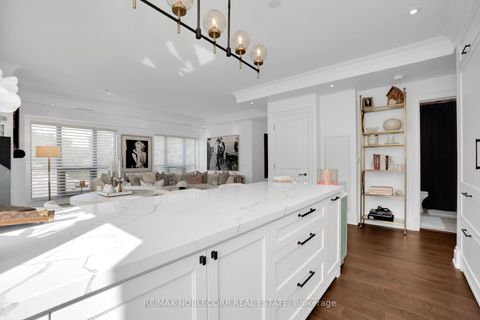 Photo 13 at 404 - 4 The Kingsway, Kingsway South, Toronto