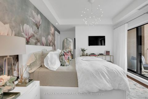 Photo 14 at 404 - 4 The Kingsway, Kingsway South, Toronto