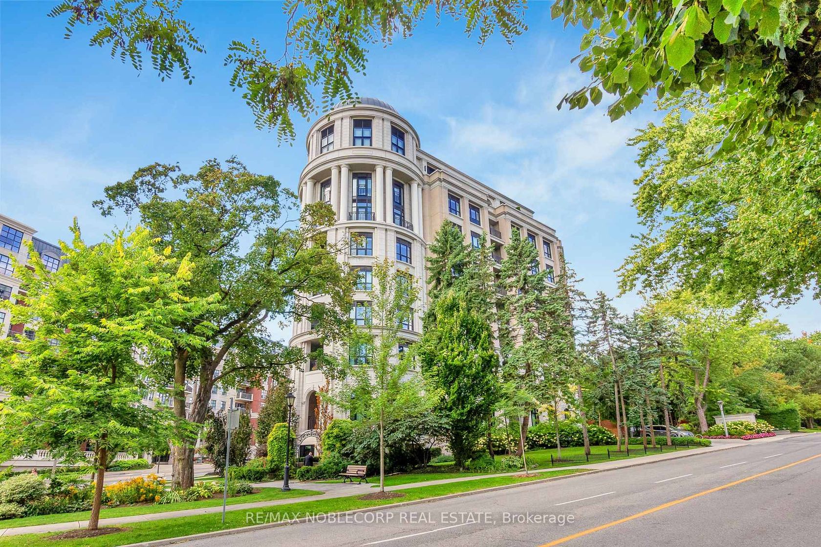 404 - 4 The Kingsway, Kingsway South, Toronto photo number 2