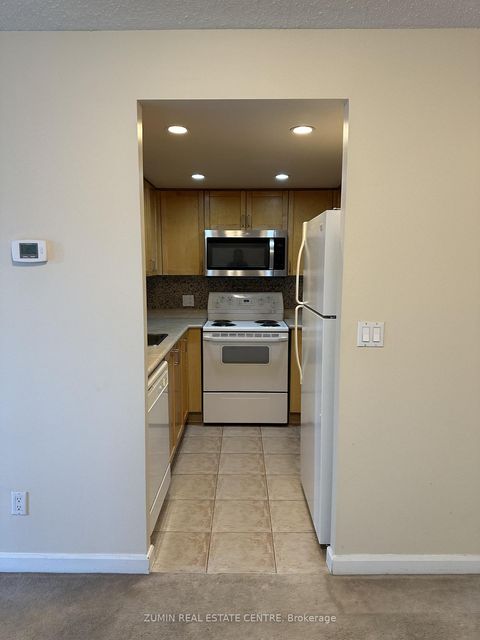 Photo 23 at 2116 - 8 Park Road, Moore Park, Toronto