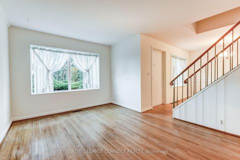Photo 2 at 11 Waringstown Drive, Maryvale, Toronto