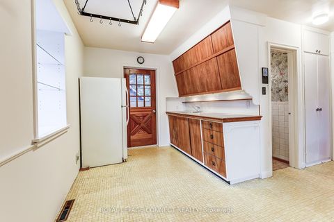 Photo 5 at 11 Waringstown Drive, Maryvale, Toronto