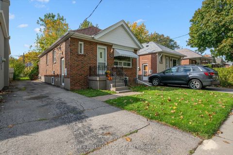 Photo 2 at 202 Alderbrae Avenue, Alderwood, Toronto